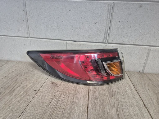 Achterlicht links voor Mazda 6 station 2007 - 2012 krasjes