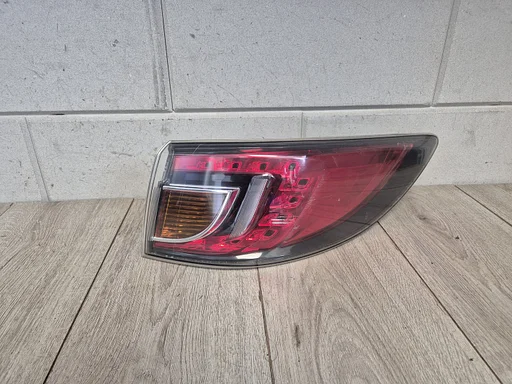 Achterlicht rechts voor Mazda 6 station 2007 - 2012 krasjes