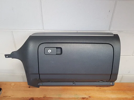 VW Golf 6 2008 - 2012 dashboardkastje kast nette staat €30