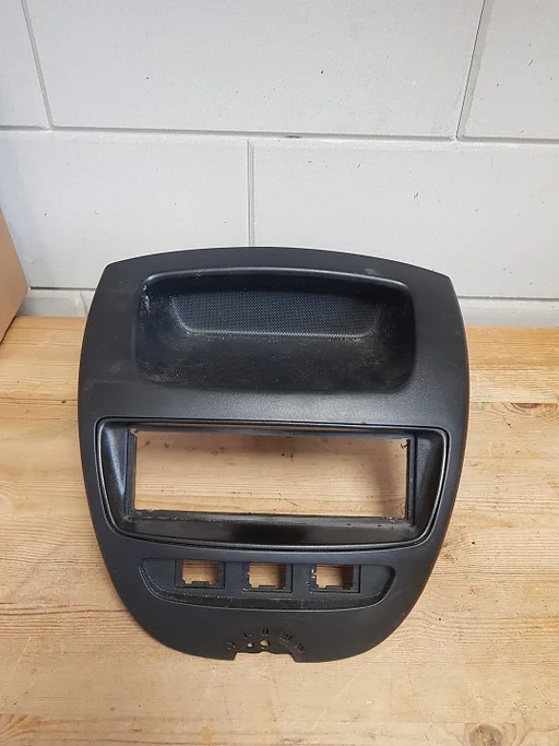 Peugeot 107 Citroen C1 Toyota Aygo radio inbouwframe €30