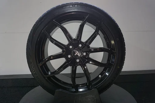 19 inch RENAULT MAZDA NISSAN 5x114.3 ET45 TPMS  MET NIEUWE BANDEN