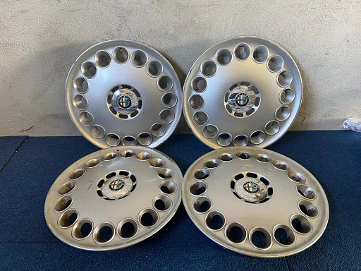 Alfa Romeo Wieldoppen Set 4x *GEBRUIKT* 15 inch