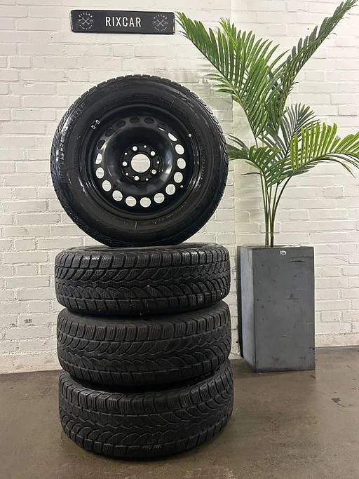 Originele Mercedes CLA stalen winterset + Bridgestone Winterbanden