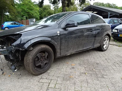Opel Astra H GTC A16XER 1.6 16v bj 2010 voor demontage.