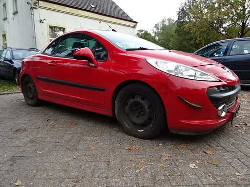 Peugeot 207 CC bj 2008 motorschade voor demontage.