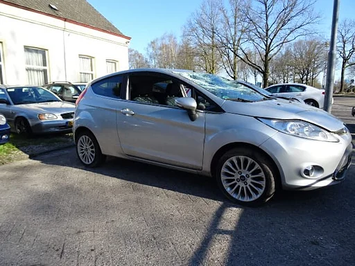 Ford Fiesta bj 2011 3 deurs zilver voor demontage.