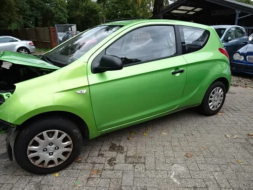 Hyundai I 20 bj 2010 1.2 16v benz 3 deurs voor demontage.