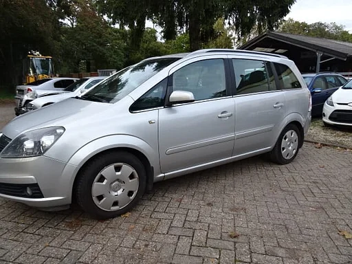 Opel Zafira B bj 2007 1.9 cdti motorschade voor demontage.