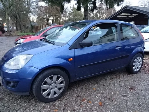 Ford Fiesta bj 2008 1.3 met motorschade 3 deurs voor demontage.