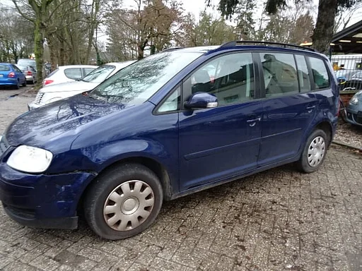 VW Touran bj 2004 1.6 FSI 6 versnelling voor demontage.