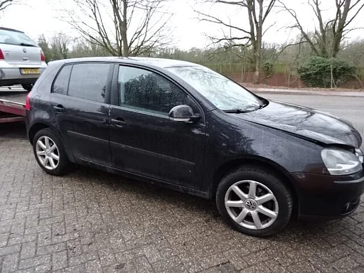 VW Golf 5 BKC-GQQ  1.9 tdi bj 2005 5 deurs zwart voor demontage.