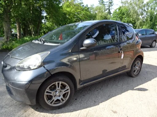 Toyota Aygo bj 2006 3 deurs 158000 km voor demontage.