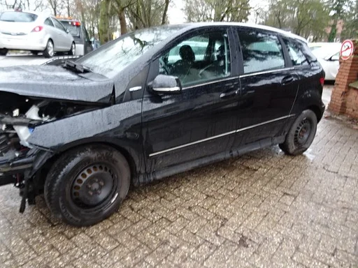 Mercedse B180 bj 2011 1.7 85 kw benz 5g facelift voor demontage.