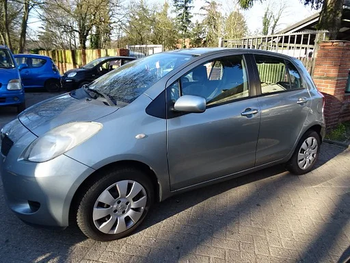Toyota Yaris bj 2008 5 deurs 1.3 mtorschade voor demontage