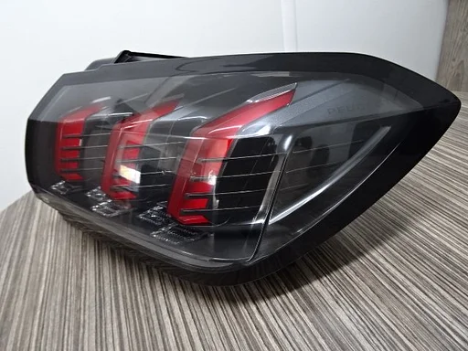 Achterlicht Peugeot 208 Bj 2024 1.2 VTI 82 rechts 9823216880