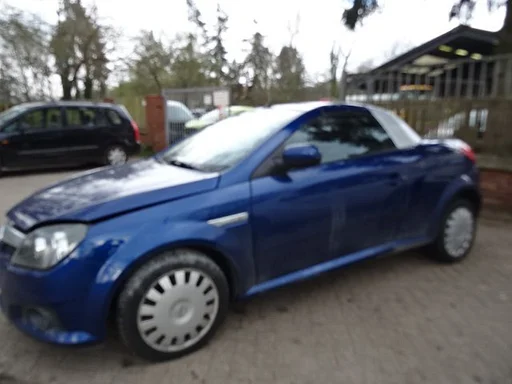 Opel Tigra Twintop bj 2006 105000 km 1.4 16v voor demontage.