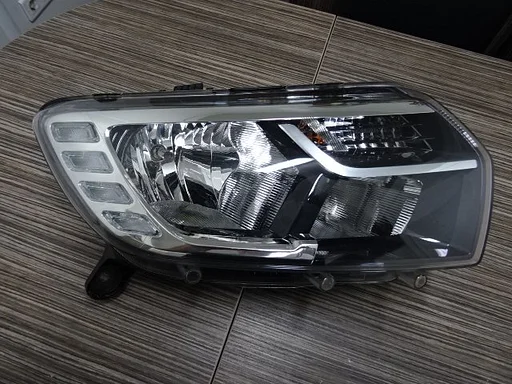 Koplamp Dacia Logan 260103529R  Bj 2018 Rechts Perfecte staat.