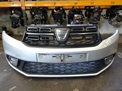Voorbumper Dacia Logan Bj 2018 Zilver complete perfecte bumper.