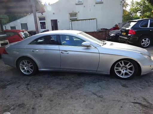 Mercedes 320 CLS bj 2006 diesel AUT zilver voor demontage.
