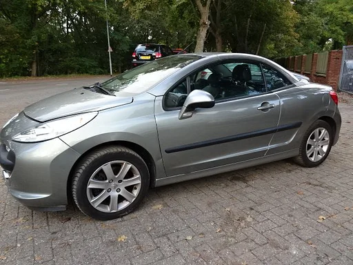 Peugeot 207 CC bj 2010 1.6 88 kw  motorschade voor demontage.