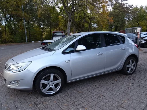 Opel Astra J A14NET bj 2011 1.4 turbo 6 gang 5 d voor demontage.