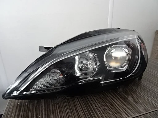 Koplamp  98169 906 Peugeot 308 Sw bj 2018 led links.