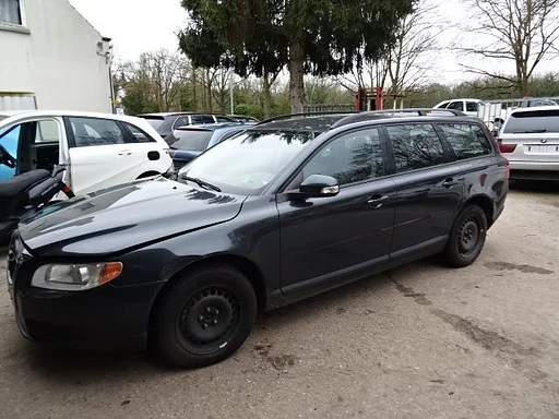 Volvo V70 Bj 2010 2.0 diesel motorschade voor demontage.