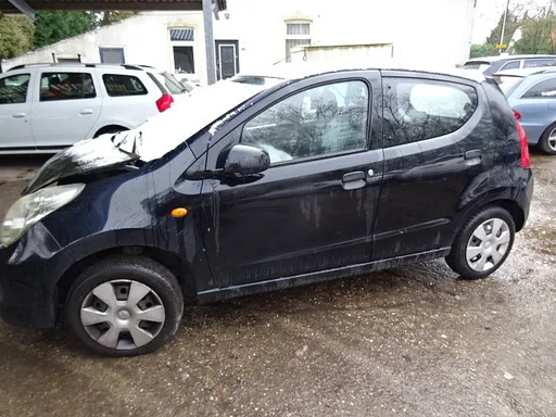 Suzuki Alto bj 2009 143000 km 5 deurs 5 gang voor demontage.