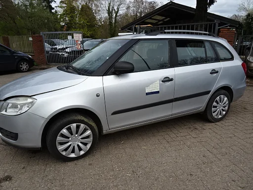 Skoda Fabia combi bj 2008 BZG -JUS 1.2 motorschade voor demontage.