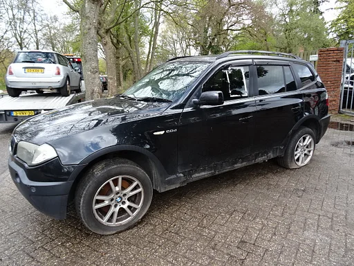 BMW X3 bj 2007 2.0 diesel 6 gang  Zwart voor demontage engelse auto.
