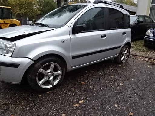 Fiat panda 1.2 44 kw bj 2010 voor demontage.
