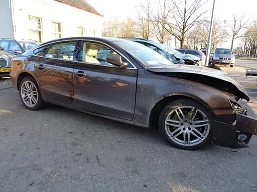 Audi A5 bj 2011 benz voor demontage.