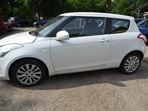 Suzuki Swift Bj 2011 1.3 16v 69 kw 97000 km voor demontage.