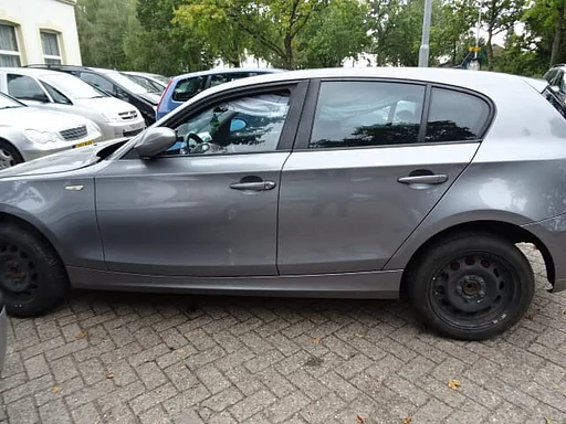 BMW 118d bj 2009 5 deurs 169000 km 6 gang voor demontage.
