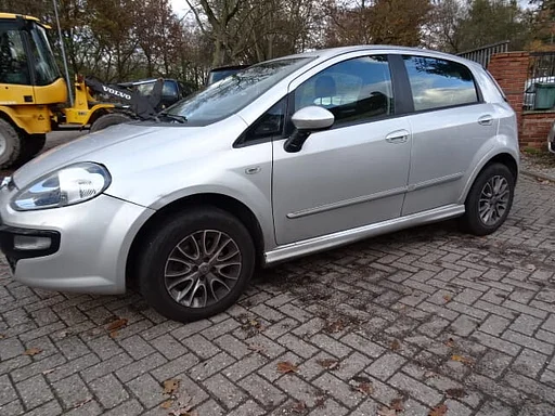 Fiat Punto 1.3 diesel bj 2010 5 deurs motorschade voor demontage.