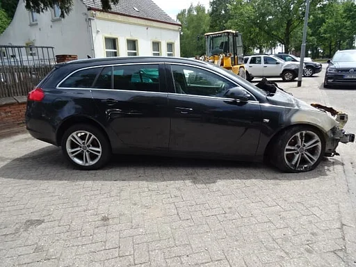 Opel Insignia sports tourer sw bj 2011 2.0 CDTI zwart brandschade