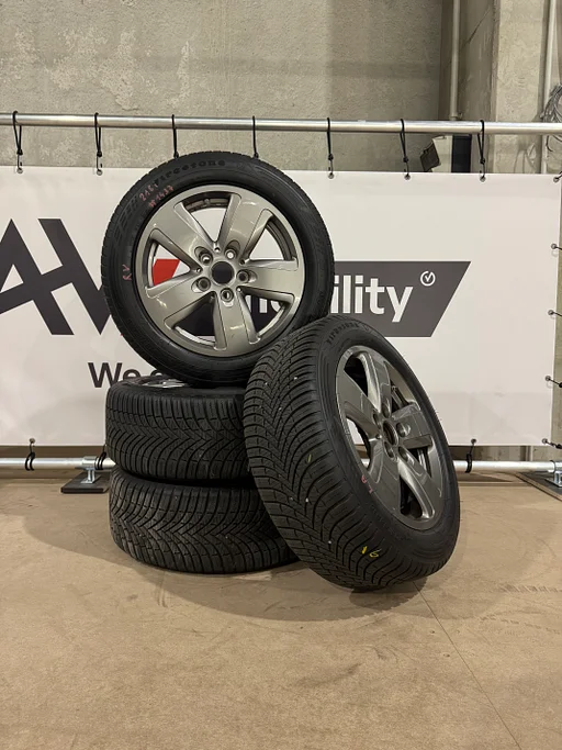 Allseason Bmw 1 F40 2 serie set 205/50R16 4-6mm banden + velgen