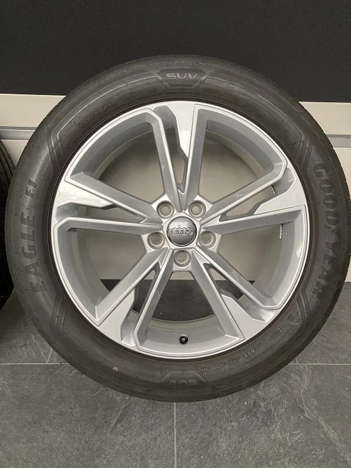 19” originele Audi Q3 F3 velgen + banden 5x112 83A 601 025M