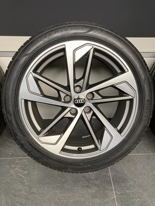 19” originele Audi Q3 F3 Sportback velgen + banden 5x112 83A 601 025