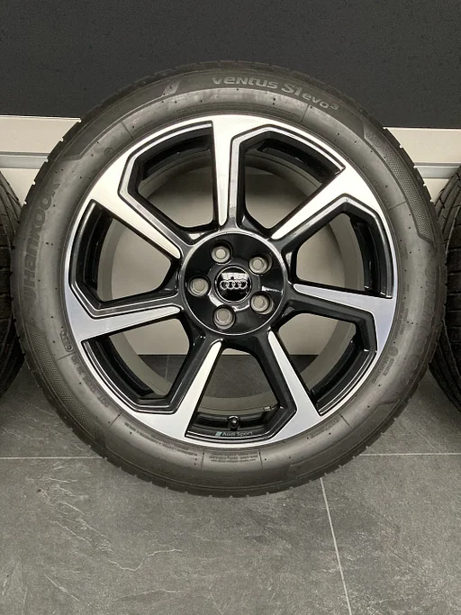 19” originele Audi Q3 F3 Sportback velgen + banden 5x112 83A 601 025D