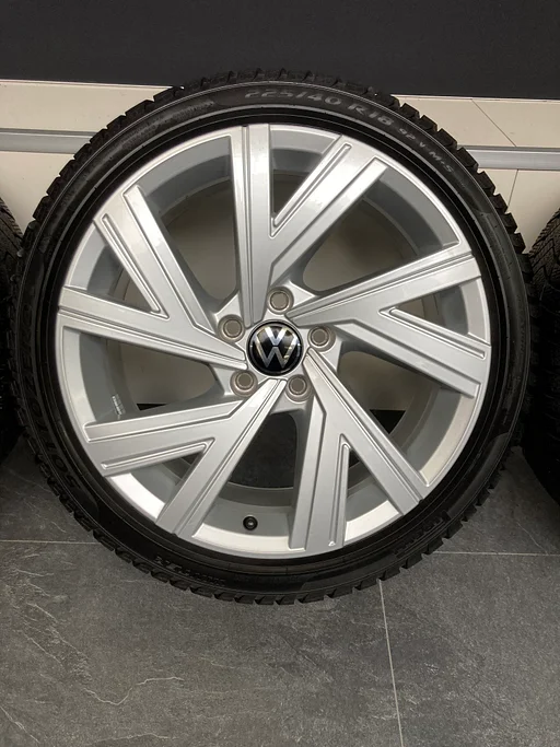 18” originele Volkswagen Golf ‘Bergamo’ velgen winterbanden 5x112 5H0601025AE