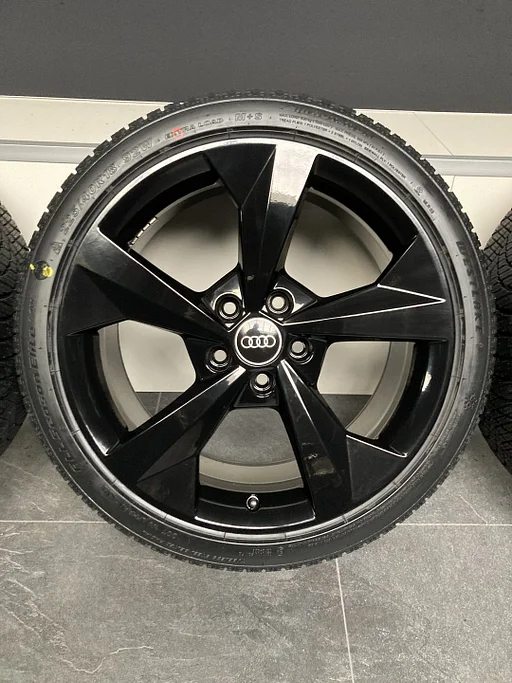 18” originele Audi A3 8P 8V 8Y velgen allseason banden 5x112 8Y0 601 025J