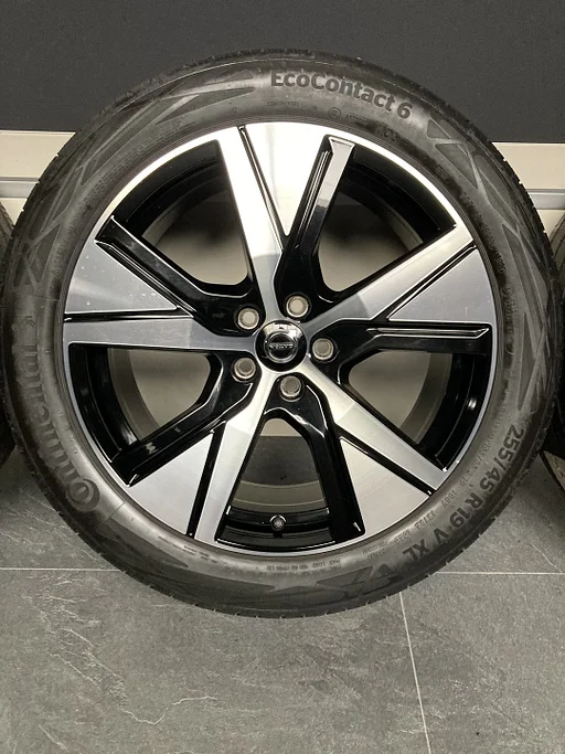 19” originele Volvo XC40 Electric EX40 velgen + banden 5x108 32243375 / 32134537