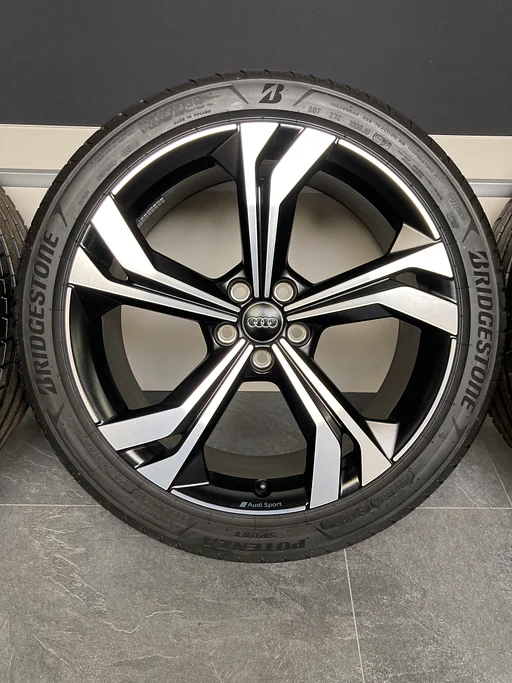 20” originele Audi Q3 F3 Sportback velgen + banden 5x112 83A601025AC