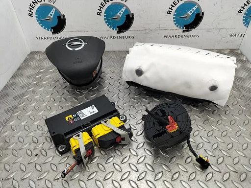 Corsa E airbags links en rechts  met airbagring