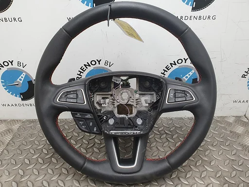 Ford Kuga 2019 leder stuur met rood stiksel
