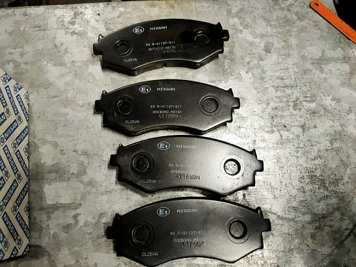 Nissan 200SX Remblokset Vooras D106M80N90