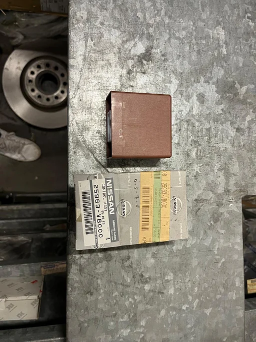 Nissan Patrol (Y61) Control module 25963VB000