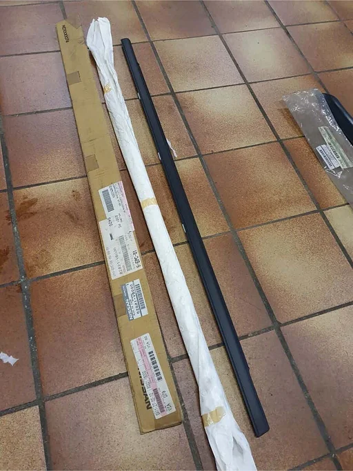 Waterlijst LA Nissan Patrol Y61 - 82821VB000