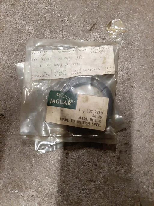 Jaguar XJ HUB OIL SEAL FRONT - CBC2858